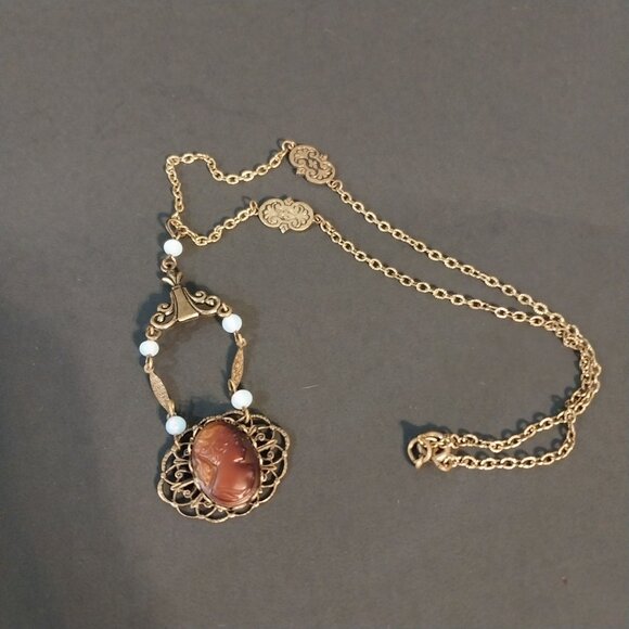 Vintage Cameo Pendant Necklace With Intricate Filigree Design - Picture 2 of 4